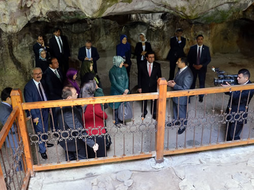 Bayan Gül, Mersin’de Ashab-ı Kehf Mağarasını Ziyaret Etti